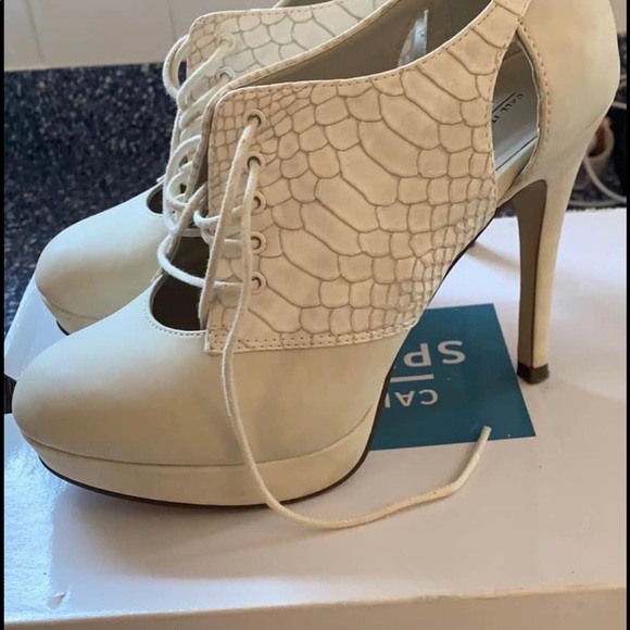 Booties Heels - Picture 2 of 4